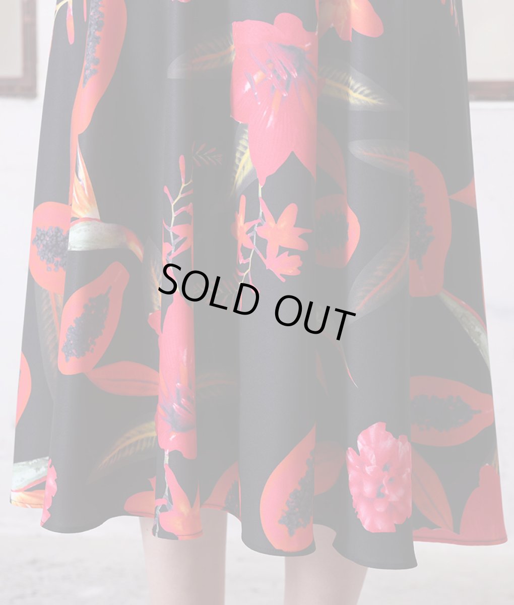 画像12: [ERUKEI]ブラック・プリント・フルーツ柄・Aライン・ノースリーブ・ミディアムワンピース・ドレス[黒木麗奈着用][送料無料] (12)