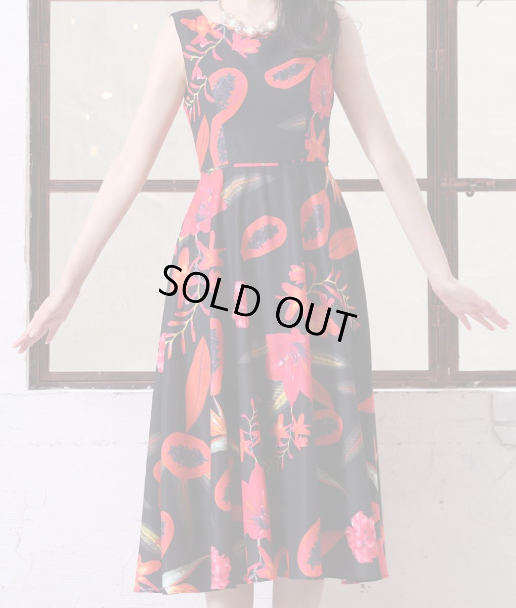 画像6: [ERUKEI]ブラック・プリント・フルーツ柄・Aライン・ノースリーブ・ミディアムワンピース・ドレス[黒木麗奈着用][送料無料] (6)