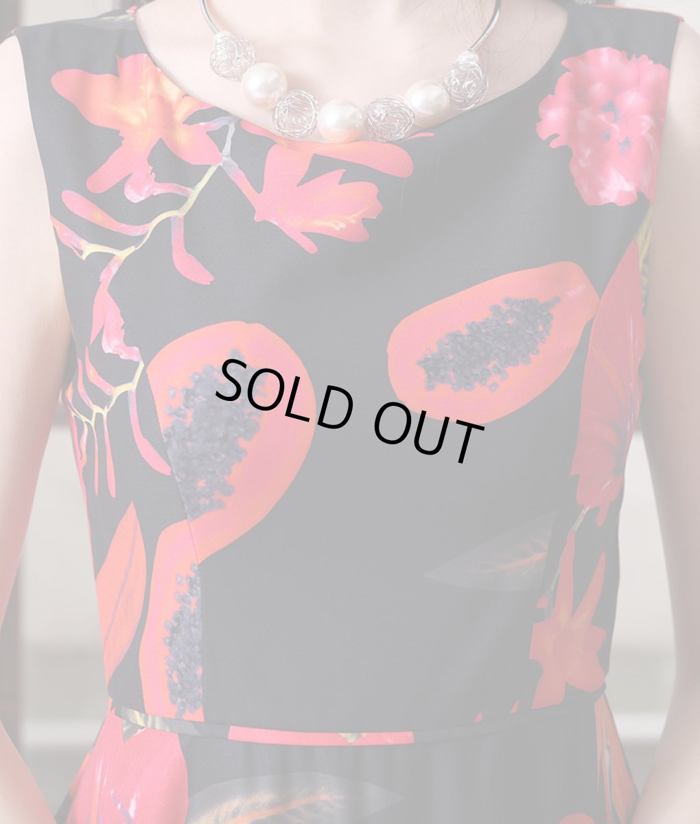 画像9: [ERUKEI]ブラック・プリント・フルーツ柄・Aライン・ノースリーブ・ミディアムワンピース・ドレス[黒木麗奈着用][送料無料] (9)