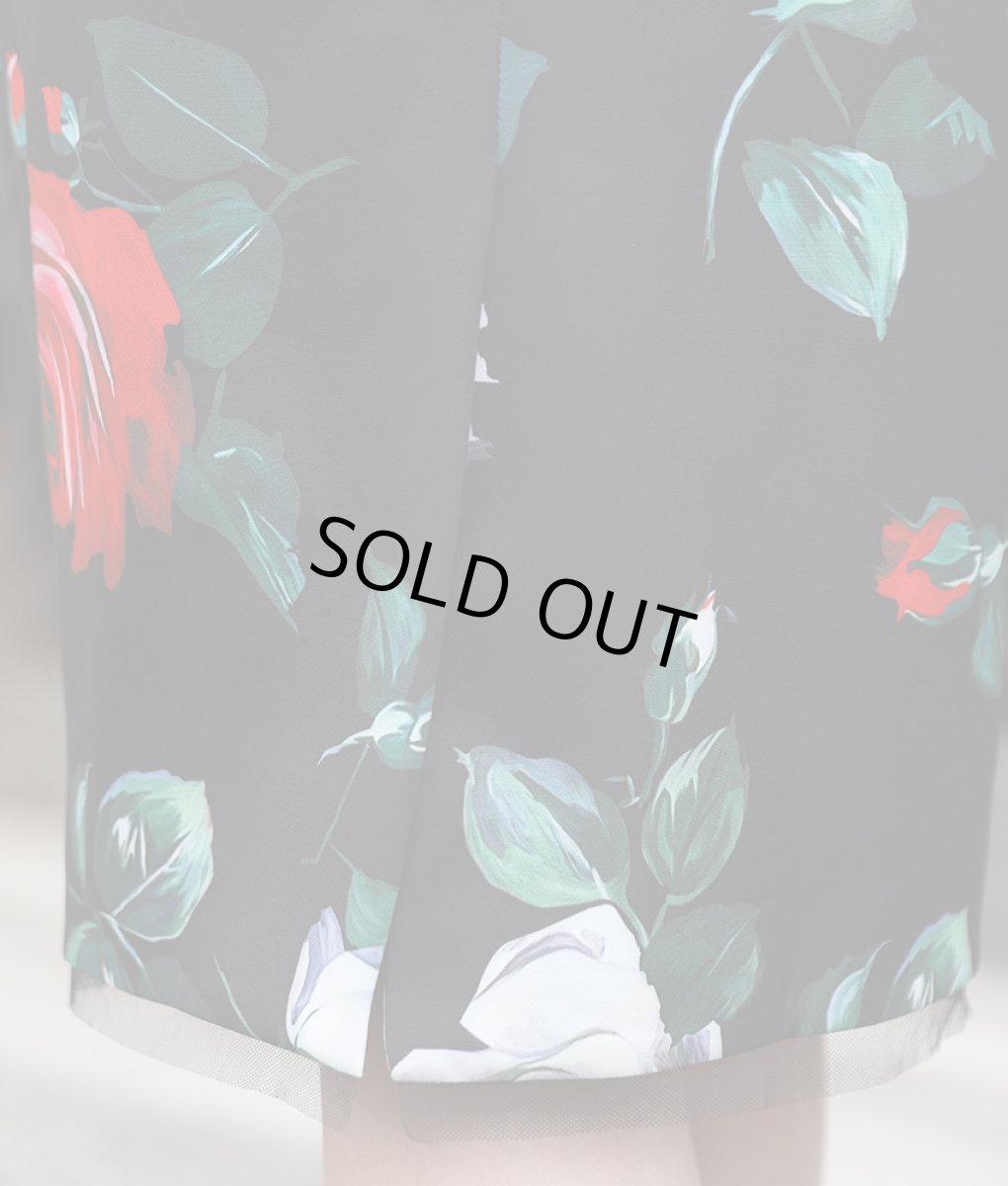 画像11: [SALE品のため返品不可＆再入荷なしの現品限り][ERUKEI]ブラックベース・ローズ柄・花柄・コルセット風・ノースリーブ・タイト・ミ二ドレス・ワンピース[山崎みどり着用][送料無料]my (11)