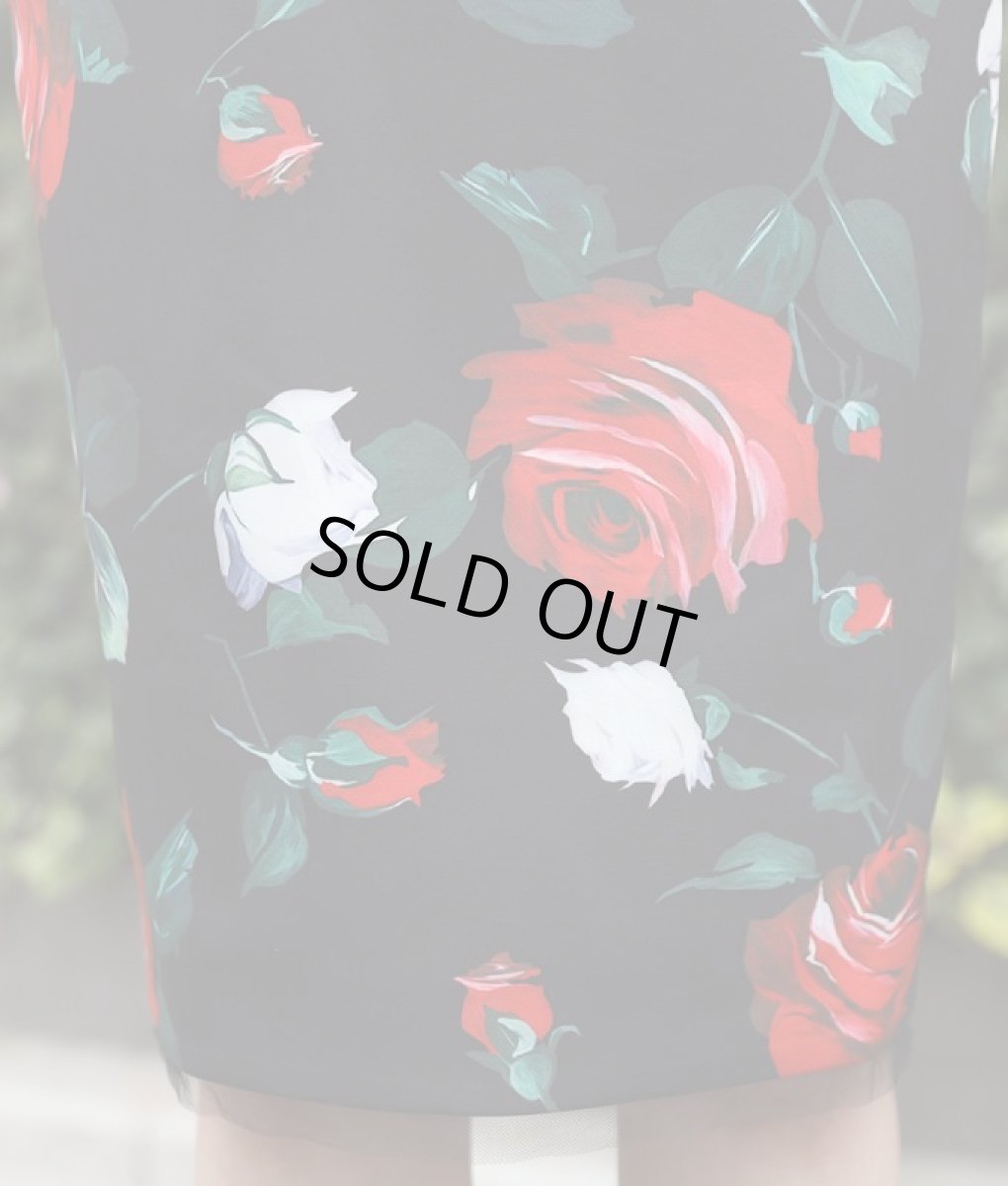 画像10: [SALE品のため返品不可＆再入荷なしの現品限り][ERUKEI]ブラックベース・ローズ柄・花柄・コルセット風・ノースリーブ・タイト・ミ二ドレス・ワンピース[山崎みどり着用][送料無料]my (10)