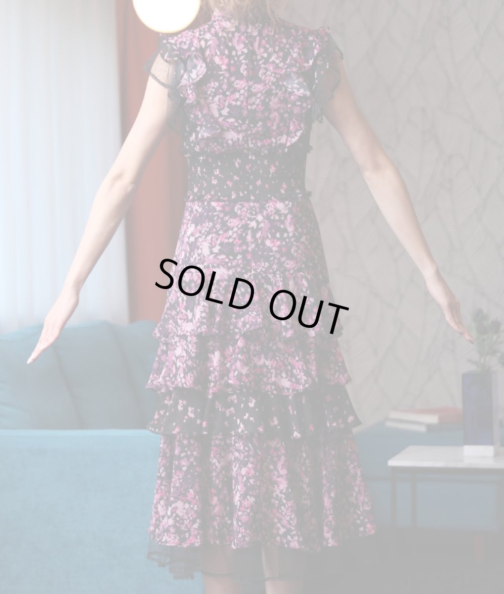 画像11: [ERUKEI]ブラック×ピンク花柄・ティアードフリル・Aライン・レースポイント・ミディアムドレス・ワンピース[山崎みどり着用]《送料＆代引き手数料無料》mypl (11)