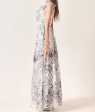 画像7: [ERUKEI]ホワイト×ネイビー・プリント・トワル柄・レース・ノースリーブ・Vネック・Aライン・ロングドレス[山崎みどり着用]《送料＆代引き手数料無料》 mywhnv (7)