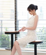 画像3: [ XS-Lサイズ / 1カラー][ERUKEI]ホワイト・丸襟・レース・ボートネック・ノースリーブ・タイト・ミディアムドレス・ワンピース[薗田杏奈着用][送料無料] (3)