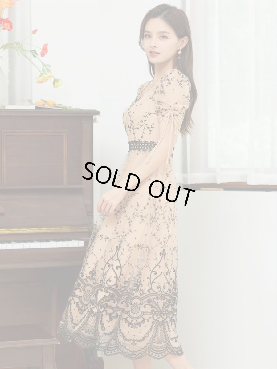 画像5: [ERUKEI/SETTAN]ベージュ×ブラック・刺繍・スリーブ・ミディアム丈・Aライン・ミディアムドレス・ワンピース[送料無料] (5)