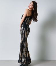 画像2: [ERUKEI]オフショルダー・ワンショルダー・ブラック×ゴールド・セクシー・エレガント・Aライン・ロングドレス[奈月セナ着用][送料無料] (2)