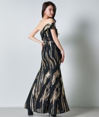 画像3: [ERUKEI]オフショルダー・ワンショルダー・ブラック×ゴールド・セクシー・エレガント・Aライン・ロングドレス[奈月セナ着用][送料無料] (3)