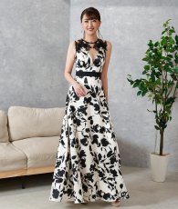 画像2: [ XS-Lサイズ / 1カラー][ERUKEI]モノトーン・リーフ柄・花柄・レースネック・Aライン・ノースリーブ・ロングドレス・ワンピース[薗田杏奈着用][送料無料] (2)