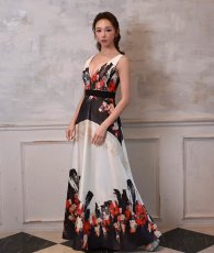 画像2: [ XS-Lサイズ / 1カラー][ERUKEI]ホワイト×ブラック・アートプリント・花柄・ウエストマーク・Aライン・ノースリーブ・ロングドレス・モード[山崎みどり着用][送料無料]mywh (2)