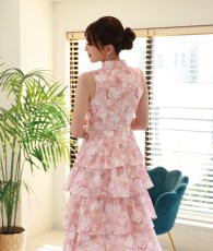 画像8: [ XS-Lサイズ / 1カラー][ERUKEI]ピンク・ブルー・ティアード・ハイネック・花柄・パール・Aライン・ノースリーブ・ロングドレス[薗田杏奈・黒木麗奈着用][送料無料] (8)
