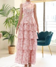 画像10: [ XS-Lサイズ / 1カラー][ERUKEI]ピンク・ブルー・ティアード・ハイネック・花柄・パール・Aライン・ノースリーブ・ロングドレス[薗田杏奈・黒木麗奈着用][送料無料] (10)