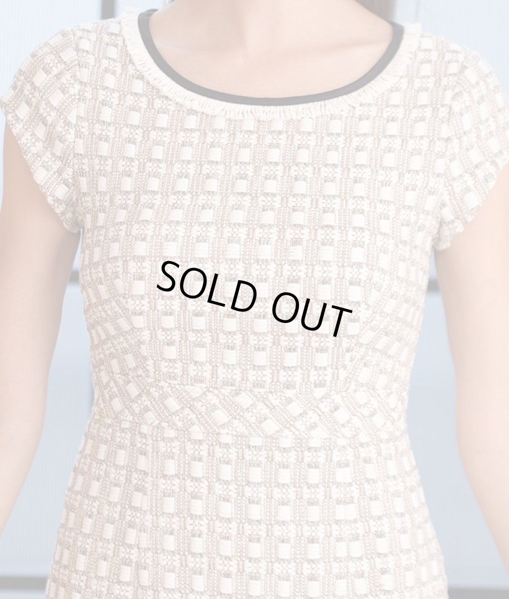 画像9: [ERUKEI Settan]ベージュ・ツイード・フレンチスリーブ・ポイントフリンジ・切り替え・タイト・ミニドレス・ワンピース[山崎みどり着用]《送料＆代引き手数料無料》my (9)