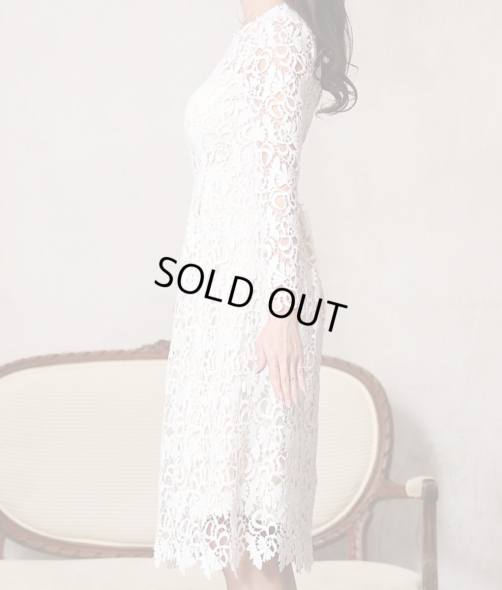 画像7: [ERUKEI]ホワイト・ベージュベース・総レース・フレア・長袖・Aライン・ミディアムドレス・ワンピース[山崎みどり着用]《送料＆代引き手数料無料》 (7)