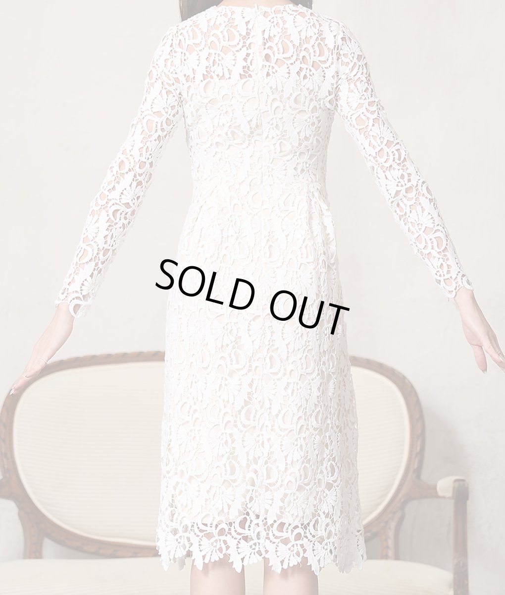 画像8: [ERUKEI]ホワイト・ベージュベース・総レース・フレア・長袖・Aライン・ミディアムドレス・ワンピース[山崎みどり着用]《送料＆代引き手数料無料》 (8)