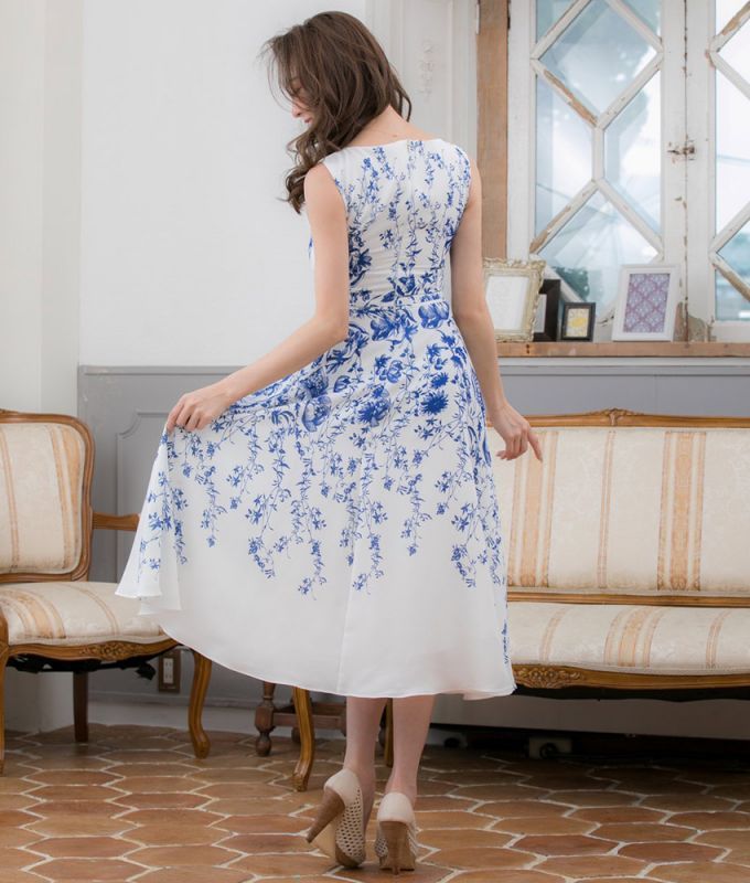 ホワイト×ブルー花柄ミディアムドレス/山崎みどり - カラードレス